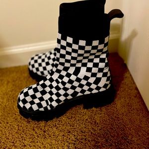 Checkered boot (no brand)